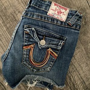 🛑SOLD🛑True Religion Bobby Denim CutOff Shorts Women’s Size 32 Frayed Low Rise
